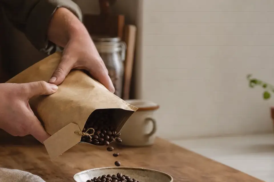 Plausibler Arbeitsschritt zu bio-kaffeebohnen für espressokocher mit kräftigem geschmack